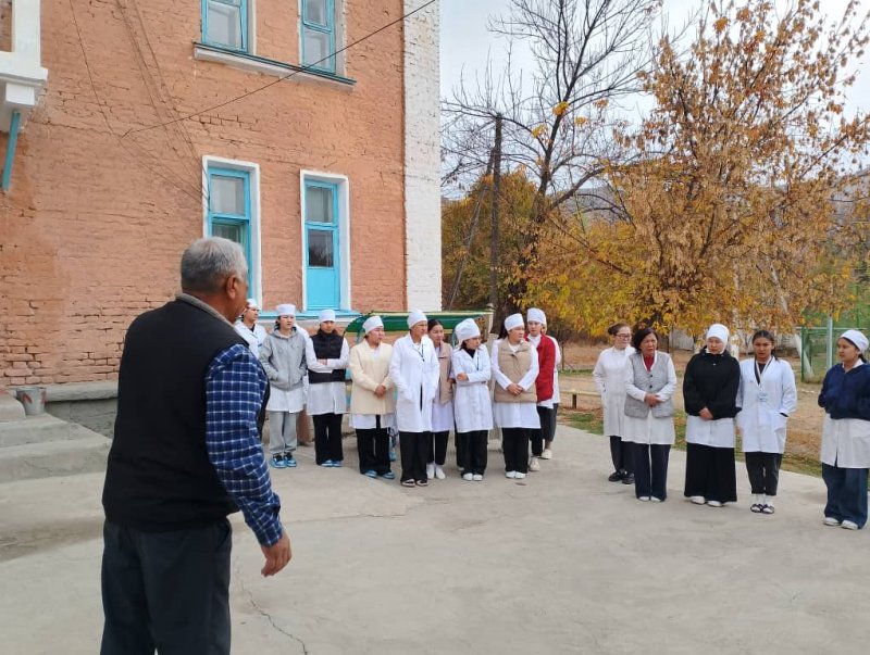 2025-жылдын 28-октябрь күнү саат 11:00 Майлуу-Суу медициналык колледжинин имаратында өрт кырсыгы боюнча шарттуу машыгуу өткөрүлдү.