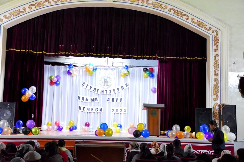 Майлуу-Суу медициналык колледжинде  13-ноябрь күнү Эл аралык студенттер күнүнө жана "Студенттикке кабыл алуу" аземине арналган жаркын жана мазмундуу иш-чара болуп өттү.