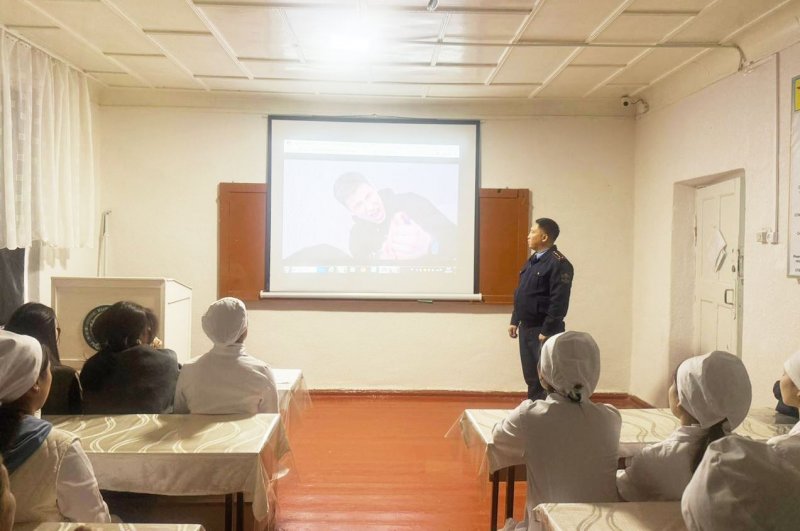 18-февраль күнү Майлуу-Суу медициналык колледжинде биринчи жана экинчи курстун студенттери үчүн “Синтетикалык жана баңгизат каражаттарын колдонууга каршы профилактика” аталышындагы маанилүү тарбиялык иш-чара өткөрүлдү.