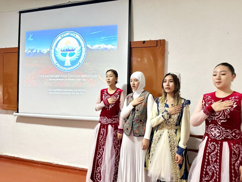20-февралда медициналык колледжде “Эл аралык эне тил күнүнө” арналган майрамдык иш-чара өткөрүлдү.