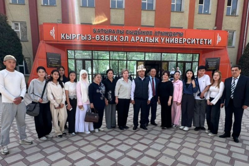 27-март күнү Майлуу-Суу медициналык колледжинин окутуучулары жана студенттери Б.Сыдыков атындагы КӨЭУга Академиялык мобилдүүлүк жана жогорку билим алуу боюнча медициналык университетке профориентация боюнча иш сапарына барып келишти.