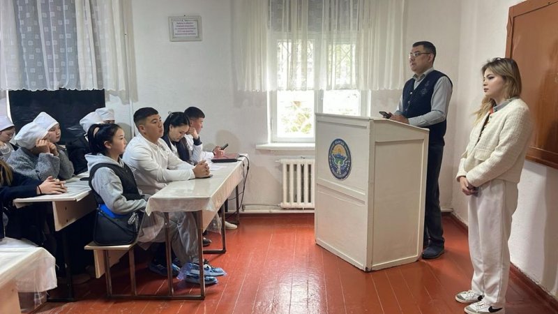 8-апрель күнү  Майлуу-Суу медициналык колледжде Бай түшүм банкынын кызматкерлери студенттер менен жолугушуу өткөрдү.