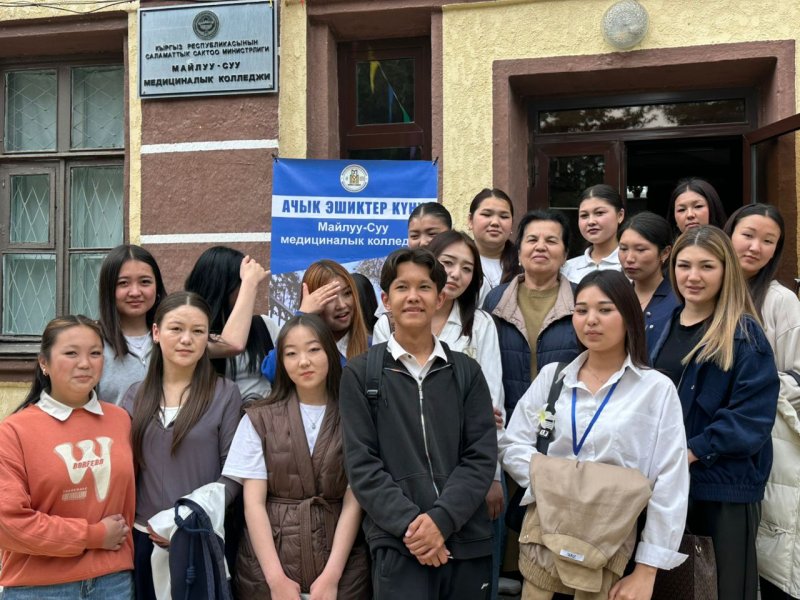 Медициналык колледжде 20–23-апрель күндөрү Ачык эшиктер күндөрү жогорку деңгээлде жана кызыктуу форматта өткөрүлдү. Бул күндөрү шаардагы мектептердин окуучулары колледжге келип, болочок кесибин тандоого багыт алышты.