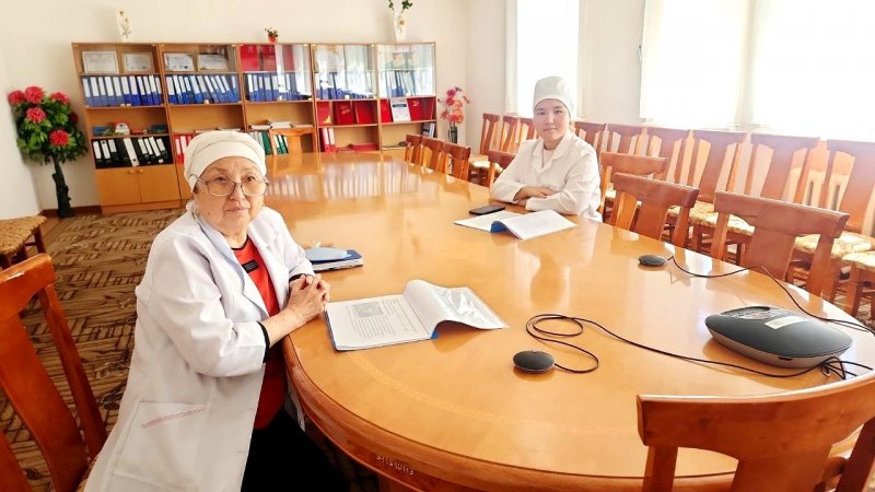 2026-жылдын 29-майында Нарын медколледжинин базасында «Уюшулган жамааттар арасында гельминтоздор менен оорушат: калк арасында алдын алуу иш-чараларын жүргүзүүдө орто медициналык кызматкерлердин ролу» аттуу эл аралык онлайн-форум болуп өттү.